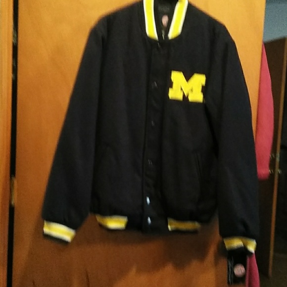 Denard Robinson autographed coat - Picture 3 of 7